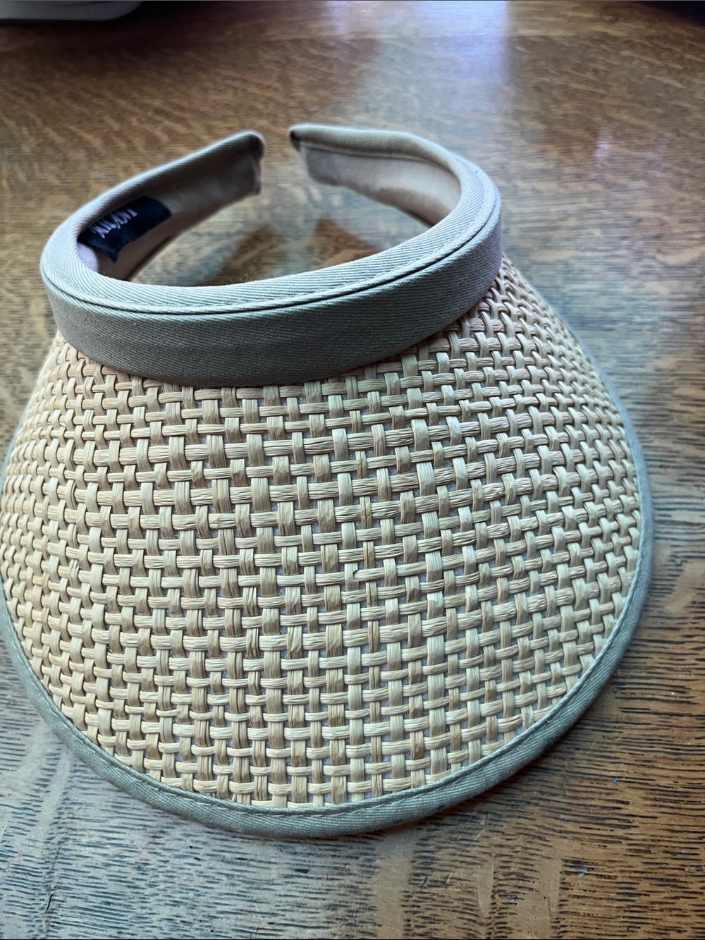 Straw visor with green accents